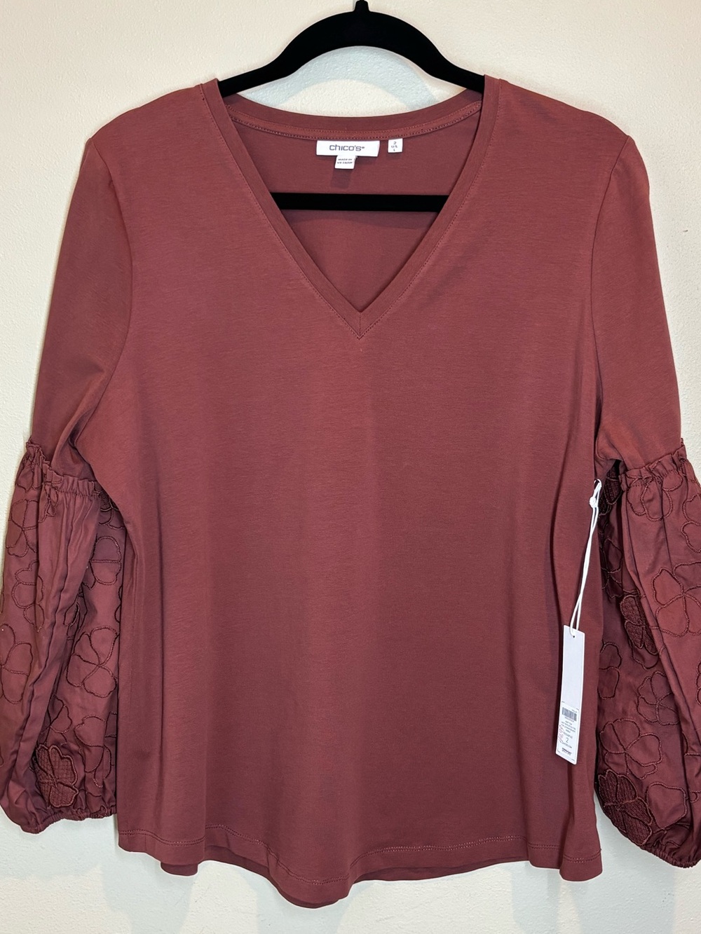 Chico's V-Neck Knit Top, NWT, 3D Floral Balloon Sleeves - Deep Mauve/Rust, large